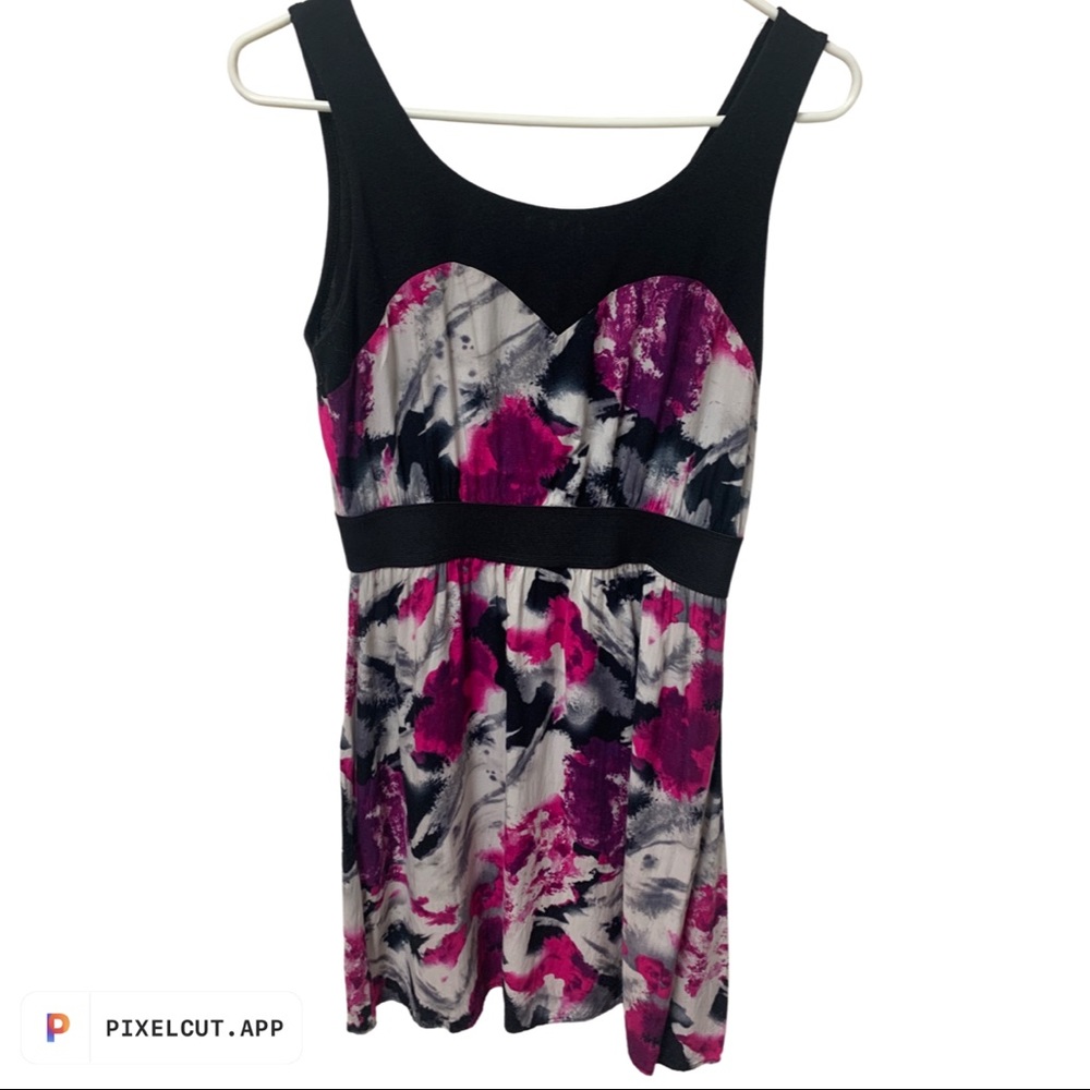 3 for $15 💥 Small dress with Elastic waist zipper in back DOTS some piling